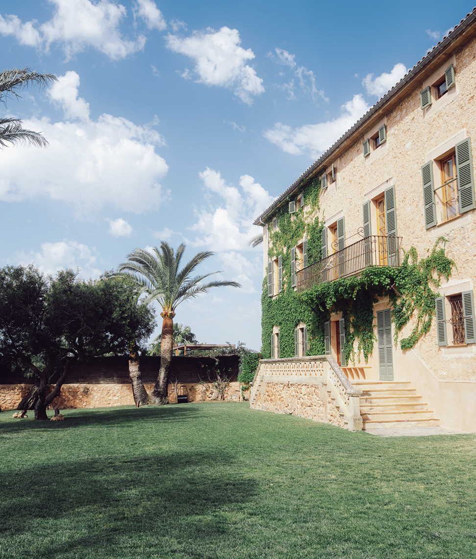 Luxury Mallorca wedding venue with Mediterranean architecture and garden views